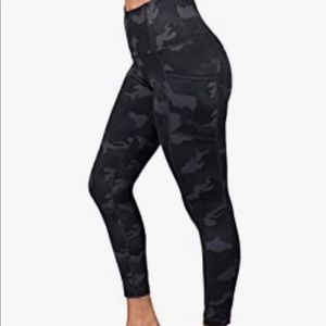 Yogalicious high waist squat proof printed Capri leggings black camo size 1X